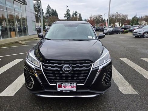 Used 2024 Nissan Kicks S image 3