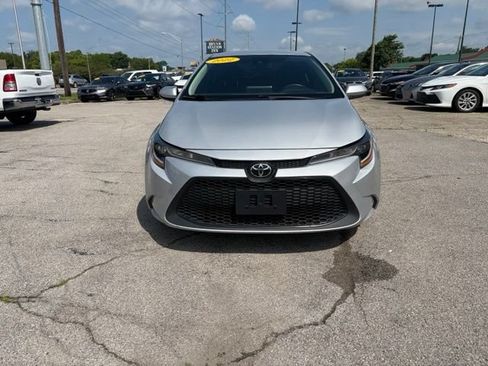 Used 2022 Toyota Corolla LE FWD image 2