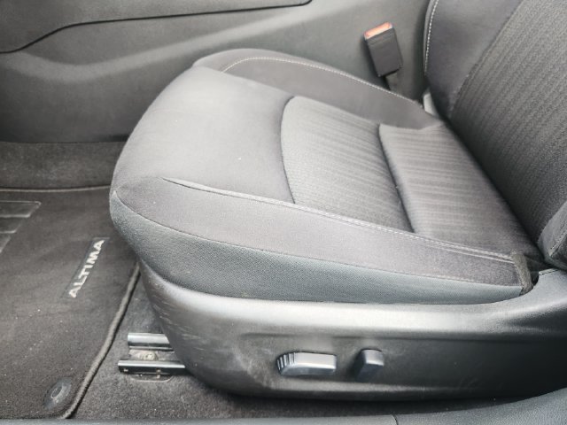 Used 2025 Nissan Altima 2.5 SV FWD image 22