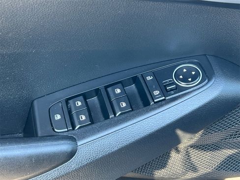 Used 2023 Kia Seltos LX image 17