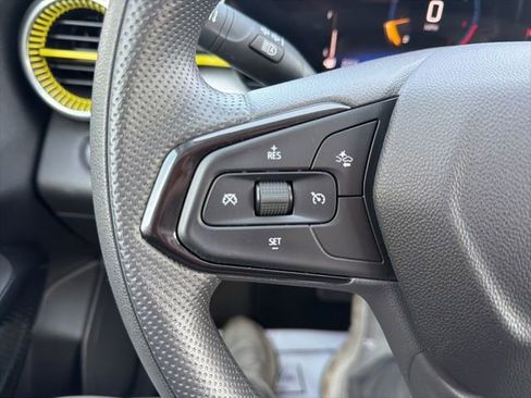 Used 2025 Chevrolet Trax LT FWD image 23