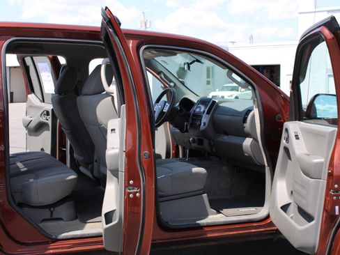 Used 2016 Nissan Frontier SV AWD/4WD image 17