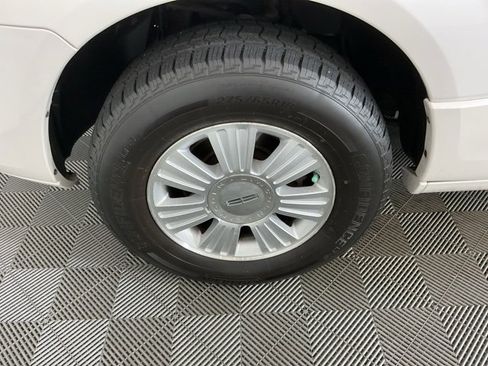 Used 2010 Lincoln Navigator L Base image 32