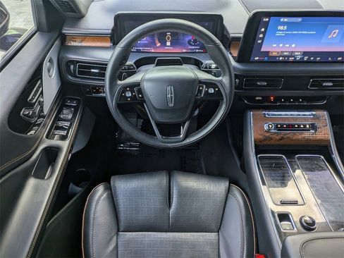Certified 2025 Lincoln Aviator Black Label image 18