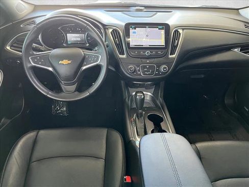 Used 2018 Chevrolet Malibu LT w/ Leather Package FWD image 11