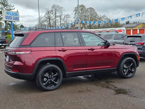 Used 2023 Jeep Grand Cherokee Altitude image 32