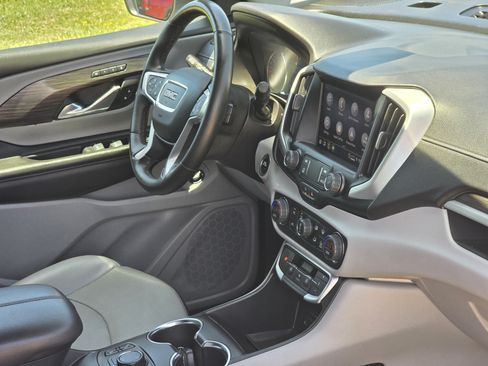 Used 2024 GMC Terrain SLT AWD/4WD image 36