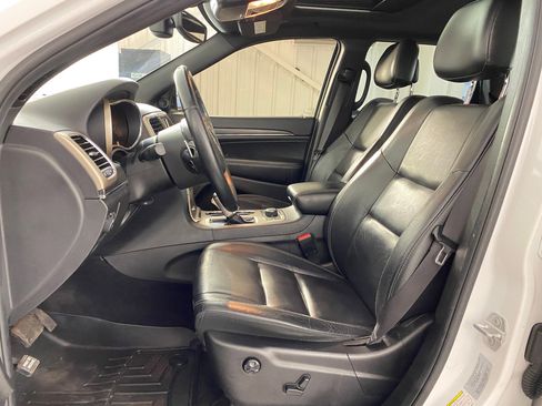 Used 2017 Jeep Grand Cherokee Limited image 4