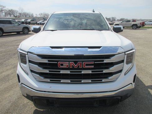 New 2026 GMC Sierra 1500 SLE image 10