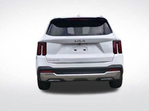 Certified 2024 Kia Sorento S image 11