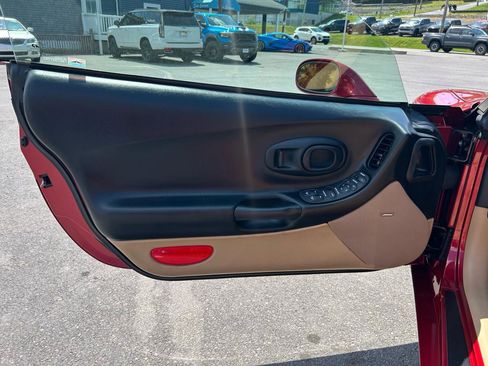 Used 2004 Chevrolet Corvette Coupe w/ Preferred Equipment Group RWD image 16