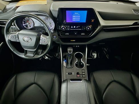 Used 2023 Toyota Highlander XLE FWD image 27