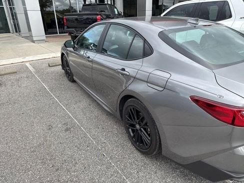 Used 2025 Toyota Camry SE FWD image 8