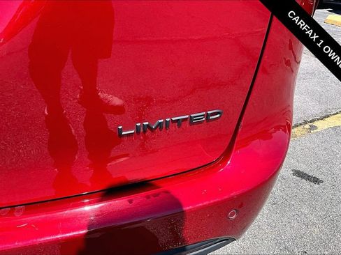 Used 2025 Chrysler Pacifica Limited FWD image 23