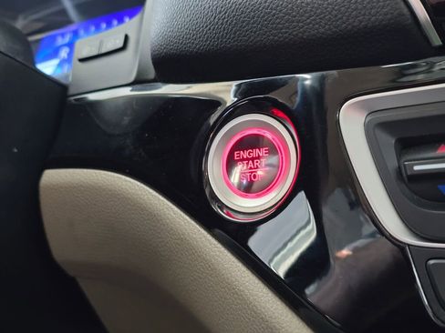 Used 2020 Honda Pilot Touring image 32