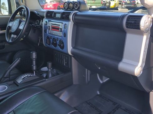 Used 2013 Toyota FJ Cruiser 4WD w/ Convenience Pkg image 20