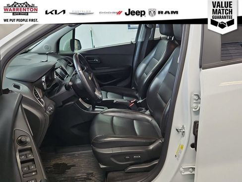 Used 2022 Chevrolet Trax LT w/ Premium Seat Package AWD/4WD image 10