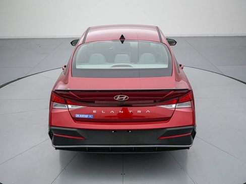 Used 2025 Hyundai Elantra Sport FWD image 5