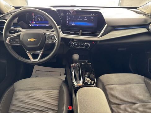 Used 2024 Chevrolet Trax LT w/ Driver Confidence Package FWD image 4