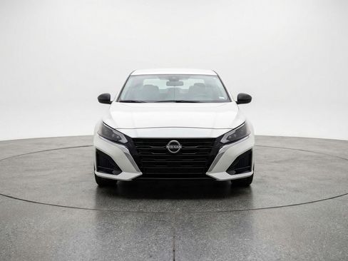 Used 2025 Nissan Altima 2.5 SV image 2