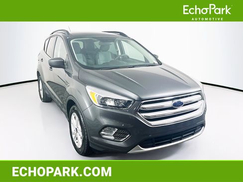 Used 2018 Ford Escape SE FWD image 1