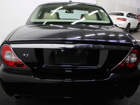 Used 2008 Jaguar XJ8 image 7