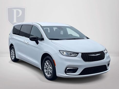 New 2026 Chrysler Pacifica Select FWD image 1