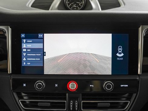 Used 2025 Porsche Macan image 22