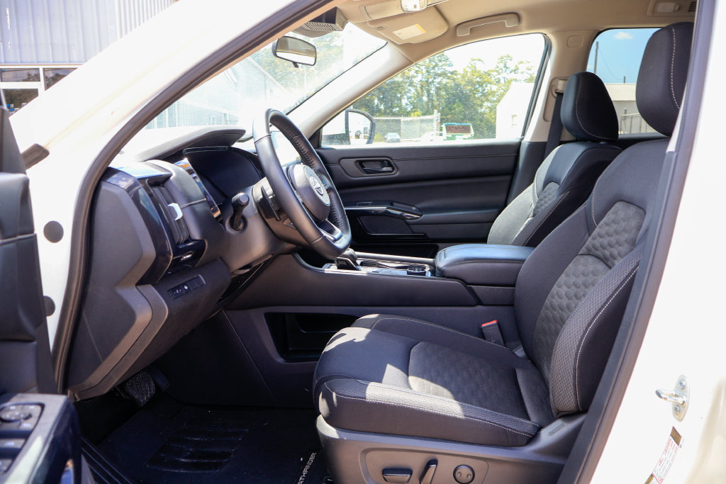 Used 2024 Nissan Pathfinder SV AWD/4WD image 7