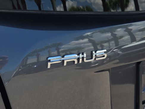 Used 2017 Toyota Prius Four Touring w/ Premium Convenience Package FWD image 32