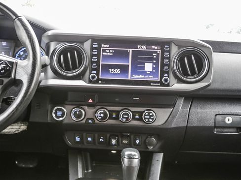 Used 2020 Toyota Tacoma TRD Off-Road w/ Technology Package image 13