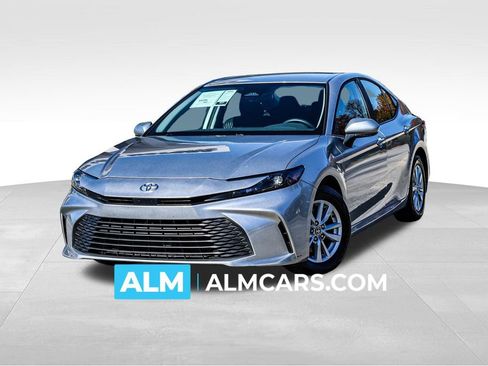 Used 2025 Toyota Camry LE image 1
