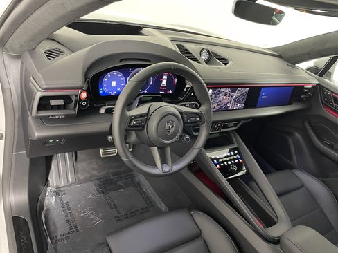 New 2026 Porsche Macan Turbo Electric image 4