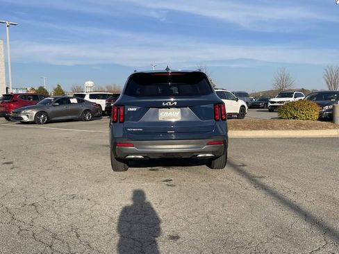 Used 2025 Kia Sorento S w/ Panoramic Sunroof Package image 7