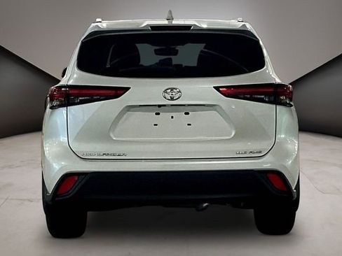 Used 2021 Toyota Highlander XLE AWD/4WD image 5