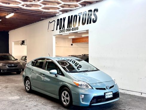 Used 2013 Toyota Prius Two FWD image 1
