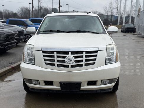 Used 2008 Cadillac Escalade AWD image 3