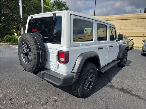 Used 2024 Jeep Wrangler Unlimited Sport AWD/4WD image 3