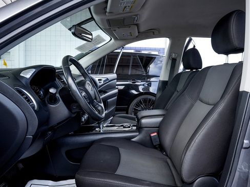 Used 2019 Nissan Pathfinder SV image 10