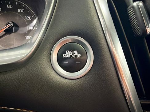 Used 2021 Chevrolet Traverse RS image 14