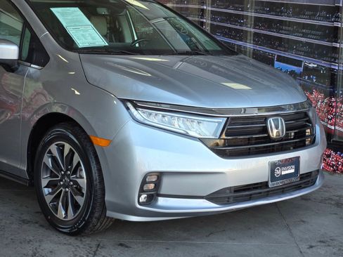 Used 2024 Honda Odyssey EX-L image 2