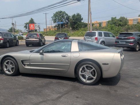 Used 2001 Chevrolet Corvette Coupe w/ Preferred Equipment Group1 image 15