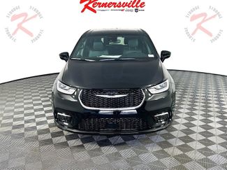 New 2026 Chrysler Pacifica Select video 2