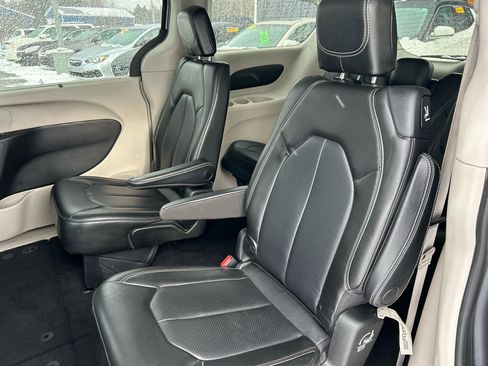 Used 2020 Chrysler Voyager Lxi image 20