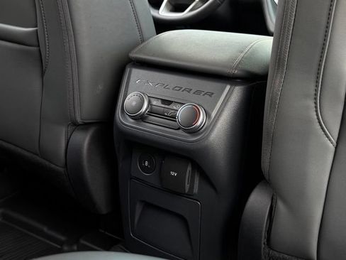 Used 2025 Ford Explorer Active w/ Active Comfort Package AWD/4WD image 18
