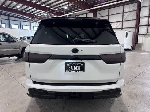 Used 2023 Toyota Sequoia Capstone image 8