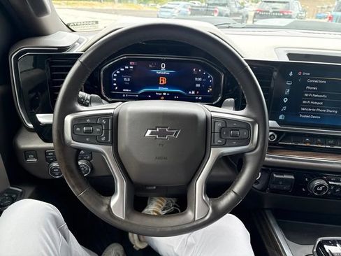 Used 2024 Chevrolet Silverado 1500 LT Trail Boss w/ Convenience Package II AWD/4WD image 9