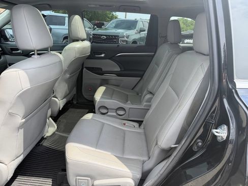 Used 2015 Toyota Highlander Limited Platinum AWD/4WD image 6