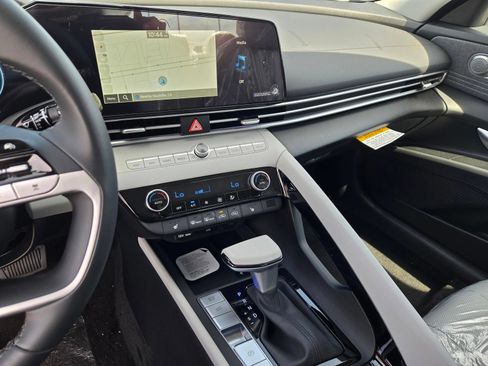 New 2026 Hyundai Elantra Limited FWD image 18