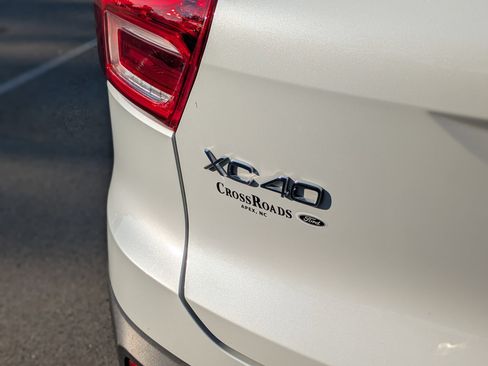 Used 2023 Volvo XC40 B4 Ultimate FWD image 32